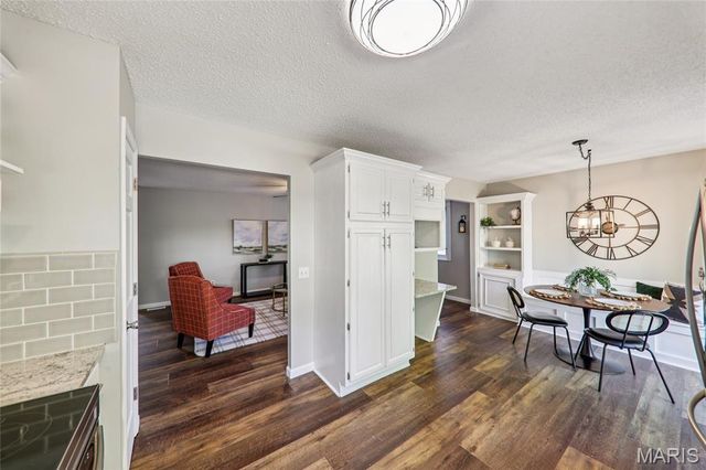 1111 Shadowoak Drive, Ballwin, MO 63021