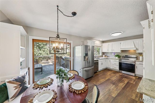 1111 Shadowoak Drive, Ballwin, MO 63021