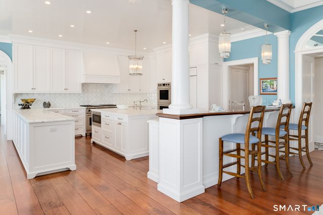 10 Shorehaven Road, Norwalk, CT 06855