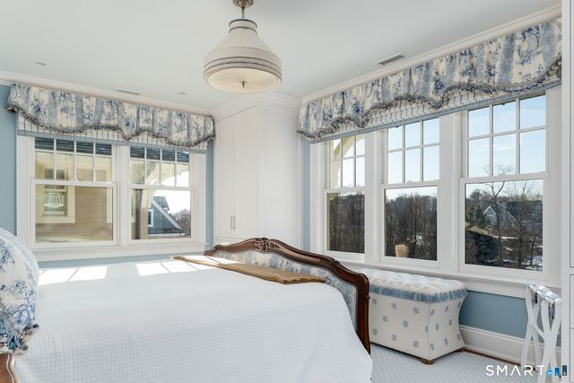 10 Shorehaven Road, Norwalk, CT 06855