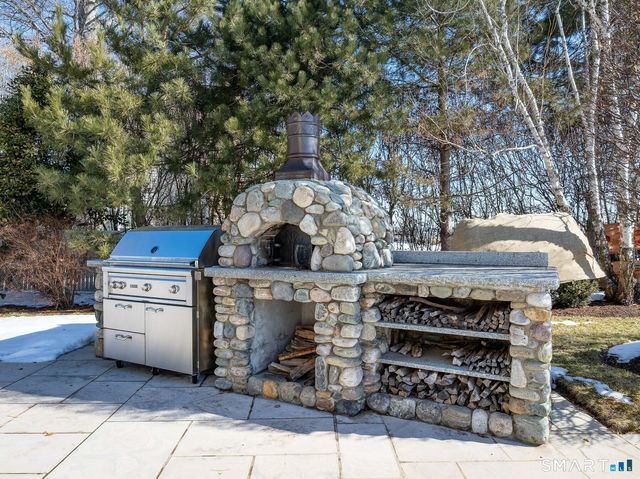 10 Shorehaven Road, Norwalk, CT 06855