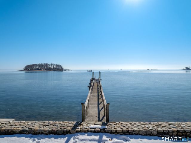 10 Shorehaven Road, Norwalk, CT 06855