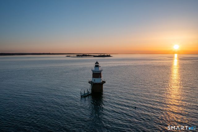 10 Shorehaven Road, Norwalk, CT 06855