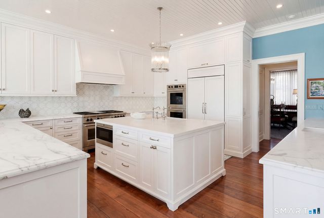 10 Shorehaven Road, Norwalk, CT 06855