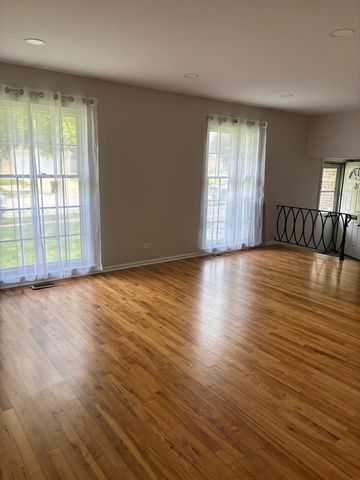 1019 W White Oak Street, Arlington Heights, IL 60005