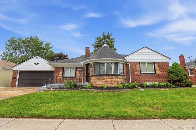 18001 Elizabeth Street, Roseville, MI 48066