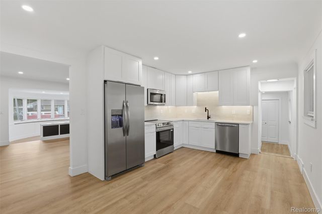 18001 Elizabeth Street, Roseville, MI 48066