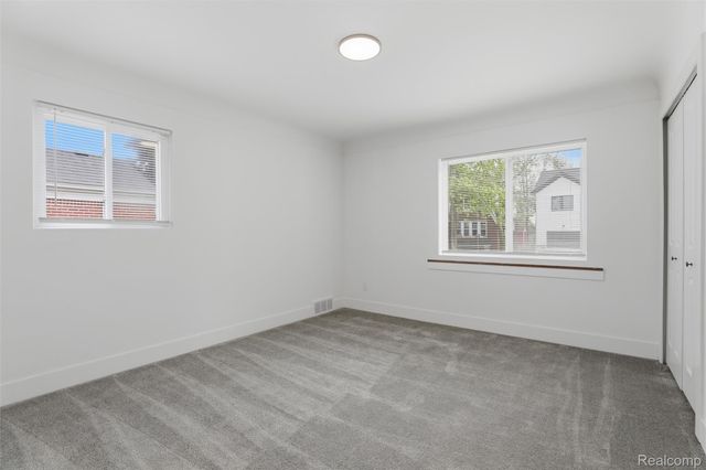 18001 Elizabeth Street, Roseville, MI 48066