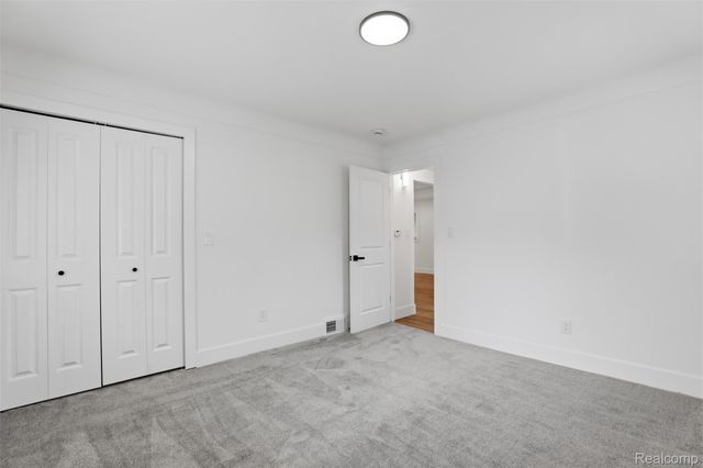 18001 Elizabeth Street, Roseville, MI 48066