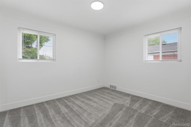 18001 Elizabeth Street, Roseville, MI 48066