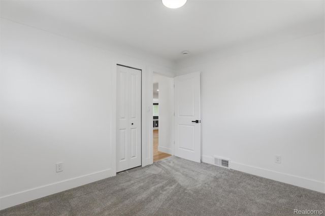 18001 Elizabeth Street, Roseville, MI 48066