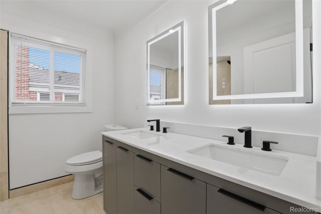18001 Elizabeth Street, Roseville, MI 48066