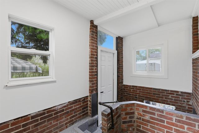 18001 Elizabeth Street, Roseville, MI 48066