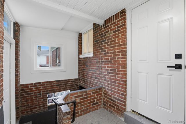 18001 Elizabeth Street, Roseville, MI 48066
