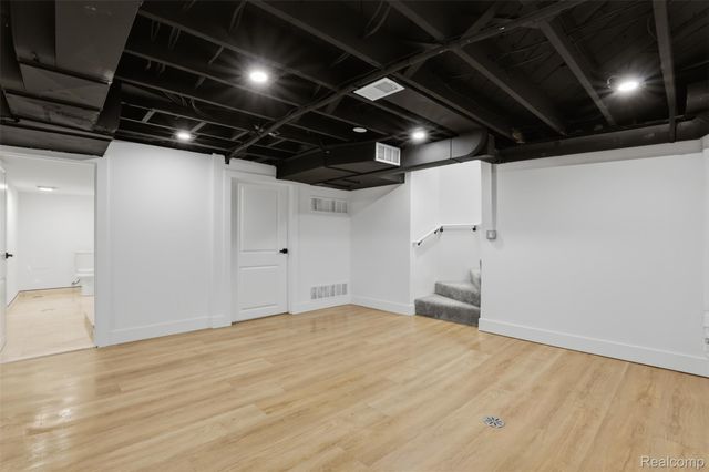 18001 Elizabeth Street, Roseville, MI 48066
