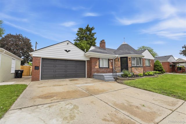 18001 Elizabeth Street, Roseville, MI 48066