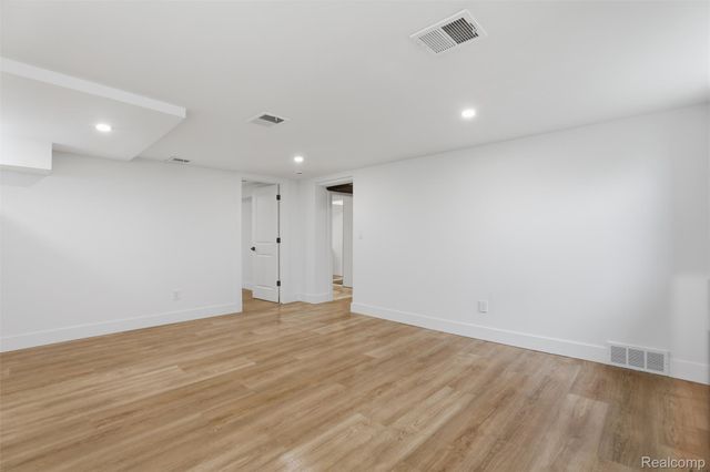 18001 Elizabeth Street, Roseville, MI 48066