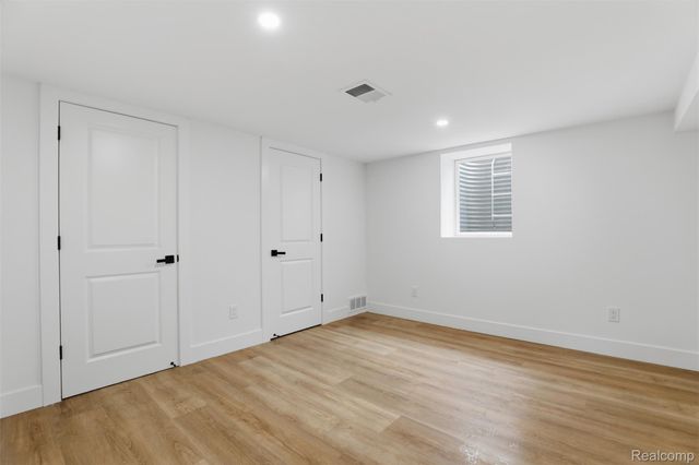 18001 Elizabeth Street, Roseville, MI 48066
