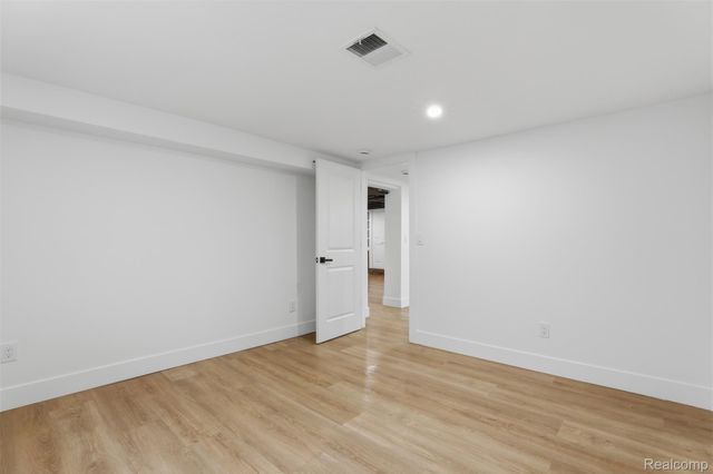 18001 Elizabeth Street, Roseville, MI 48066