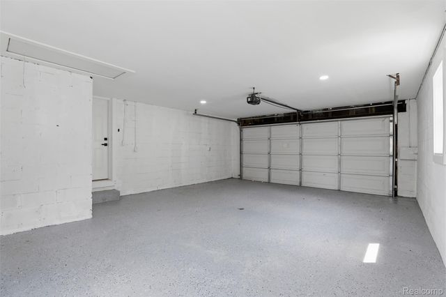 18001 Elizabeth Street, Roseville, MI 48066