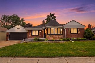 18001 Elizabeth Street, Roseville, MI 48066