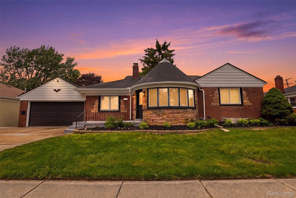 18001 Elizabeth Street, Roseville, MI 48066
