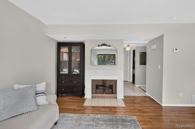 175 Briarcrest Drive 102, Ann Arbor, MI 48104