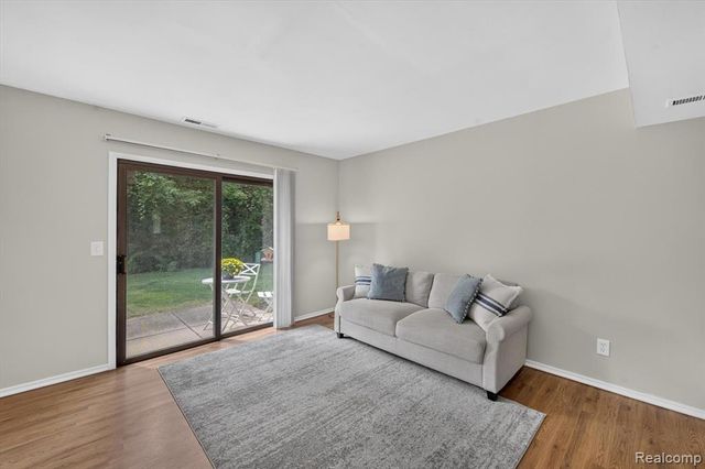 175 Briarcrest Drive 102, Ann Arbor, MI 48104