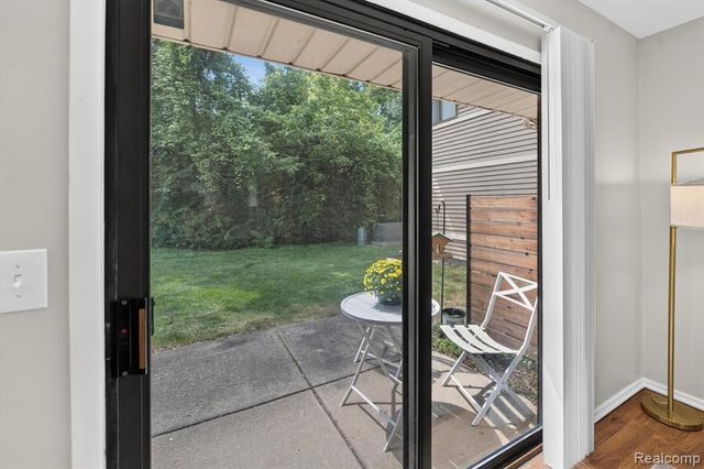 175 Briarcrest Drive 102, Ann Arbor, MI 48104