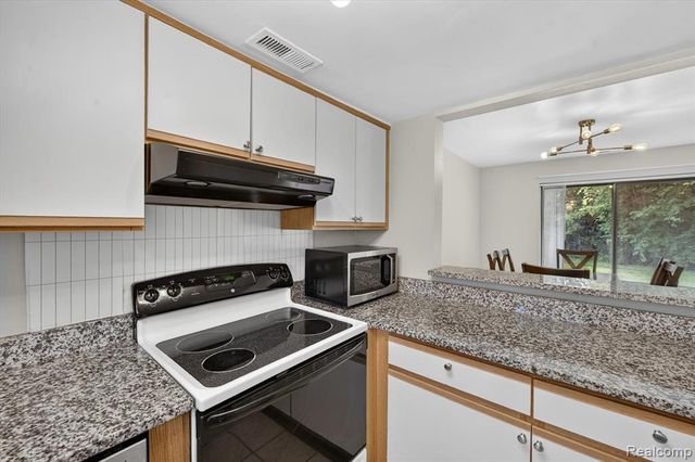 175 Briarcrest Drive 102, Ann Arbor, MI 48104