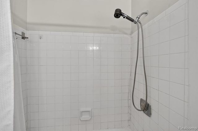 175 Briarcrest Drive 102, Ann Arbor, MI 48104