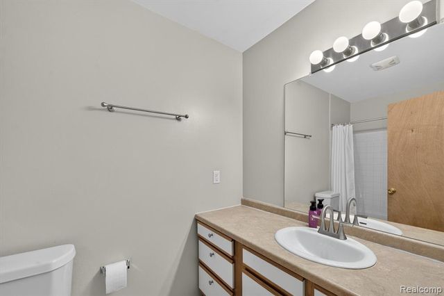 175 Briarcrest Drive 102, Ann Arbor, MI 48104
