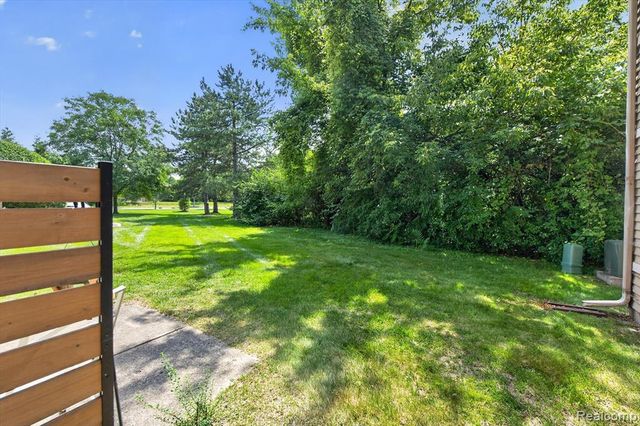 175 Briarcrest Drive 102, Ann Arbor, MI 48104