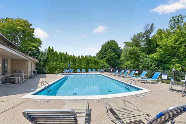 175 Briarcrest Drive 102, Ann Arbor, MI 48104