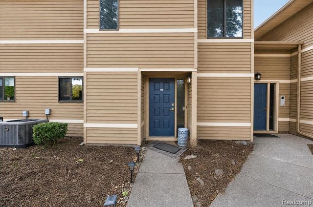 175 Briarcrest Drive 102, Ann Arbor, MI 48104