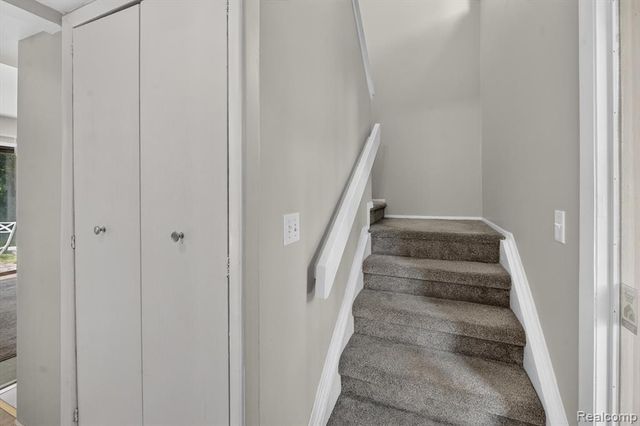 175 Briarcrest Drive 102, Ann Arbor, MI 48104
