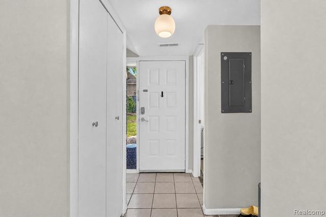 175 Briarcrest Drive 102, Ann Arbor, MI 48104