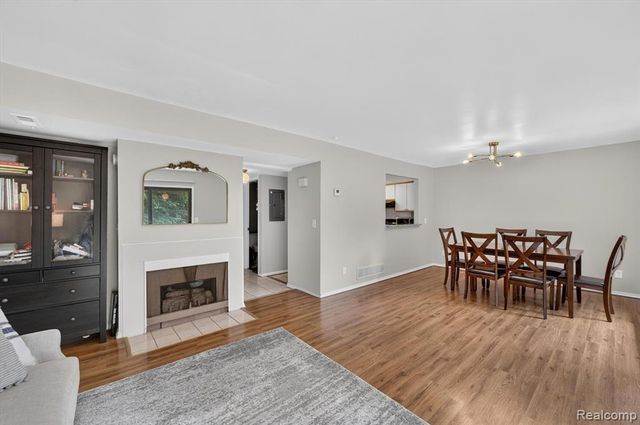 175 Briarcrest Drive 102, Ann Arbor, MI 48104