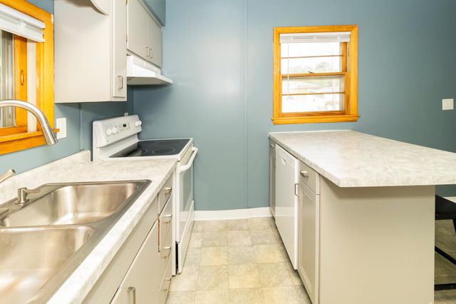 1618 17th Street S, Fargo, ND 58103