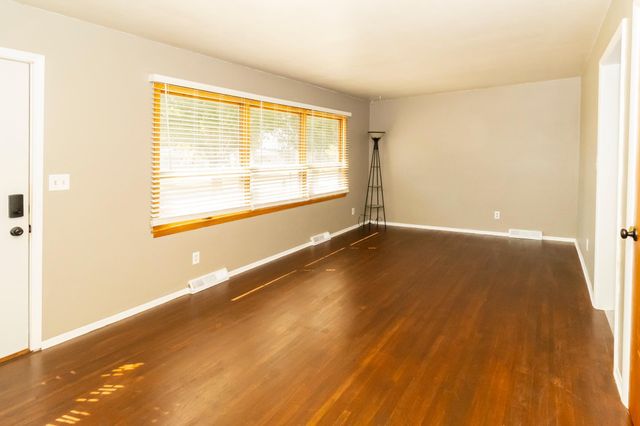 1618 17th Street S, Fargo, ND 58103