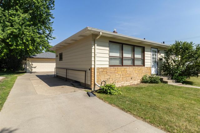 1618 17th Street S, Fargo, ND 58103