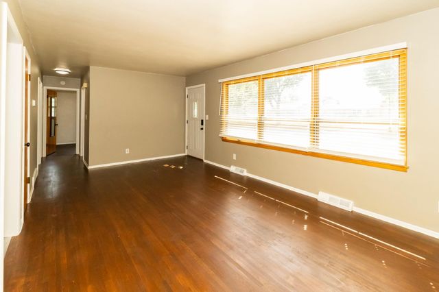 1618 17th Street S, Fargo, ND 58103