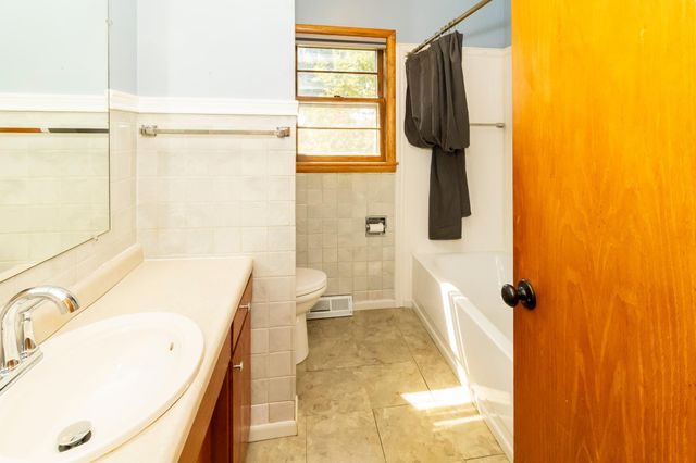 1618 17th Street S, Fargo, ND 58103