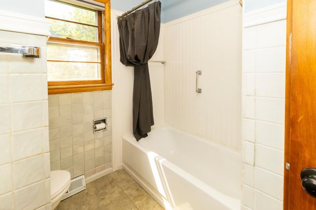 1618 17th Street S, Fargo, ND 58103