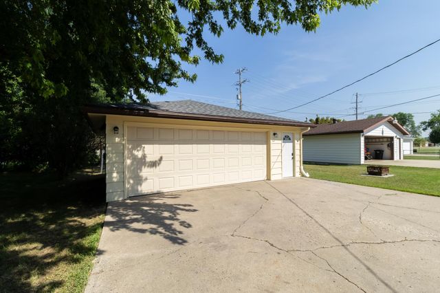 1618 17th Street S, Fargo, ND 58103