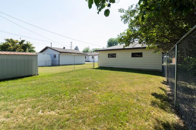 1618 17th Street S, Fargo, ND 58103