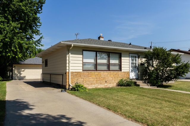 1618 17th Street S, Fargo, ND 58103