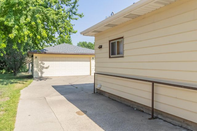 1618 17th Street S, Fargo, ND 58103