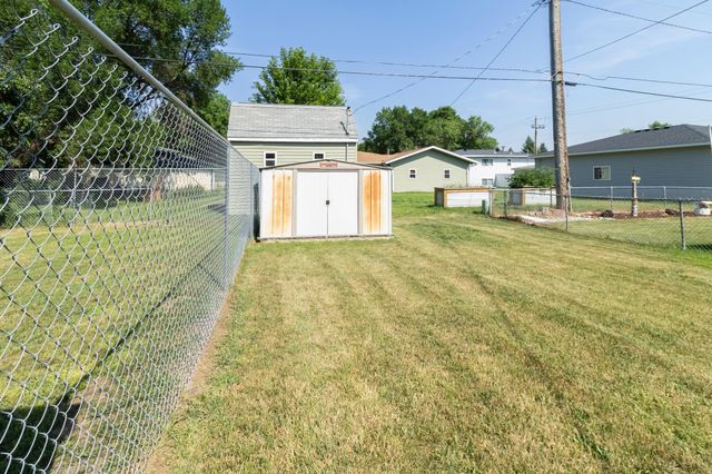 1618 17th Street S, Fargo, ND 58103