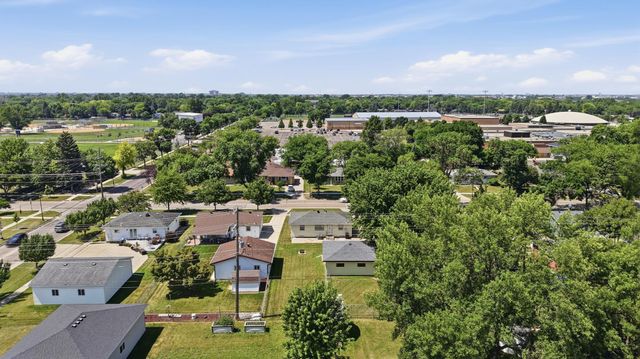 1618 17th Street S, Fargo, ND 58103
